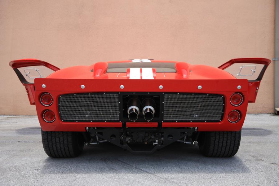  Ford GT40 Superformance Replica 1966 года  (фото 8 из 9)